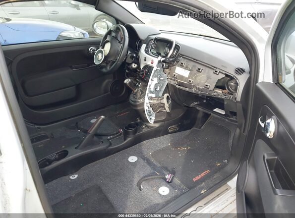 3C3CFFFH0HT594314 2017 FIAT 500 Серый Вид салона спереди