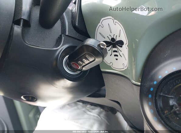 3C3CFFKR4HT535829 2017 FIAT 500 Green Widok deski rozdzielczej