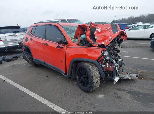 3C4NJCAB3JT124210 2018 JEEP COMPASS Orange Przód prawy