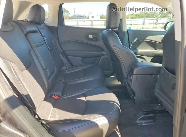 3C4NJCBB1KT856304 2019 JEEP COMPASS Gray Սալոնի հետևի տեսք