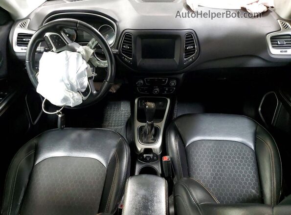 3C4NJCBB3KT854876 2019 JEEP COMPASS Белый Вид панели приборов