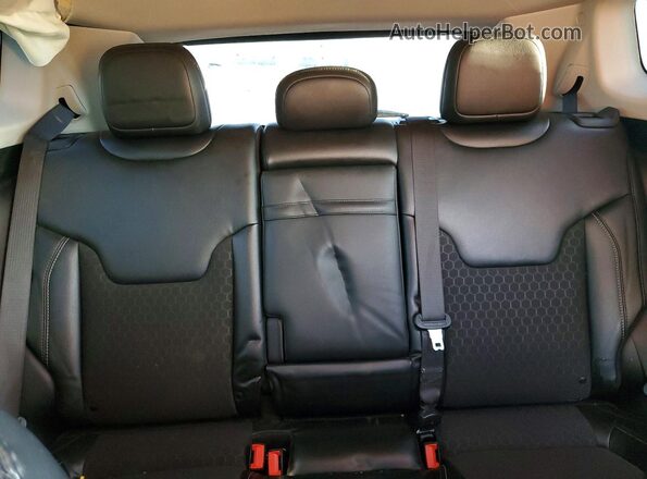 3C4NJCBB9KT809747 2019 JEEP COMPASS White Widok tylnych siedzeń