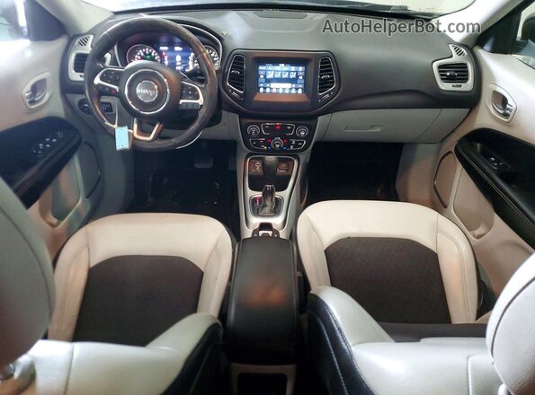 3C4NJCBB9KT843770 2019 JEEP COMPASS Черный Вид панели приборов