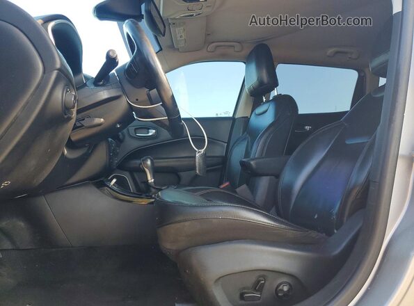 3C4NJCCB4KT711322 2019 JEEP COMPASS Silver Widok deski rozdzielczej
