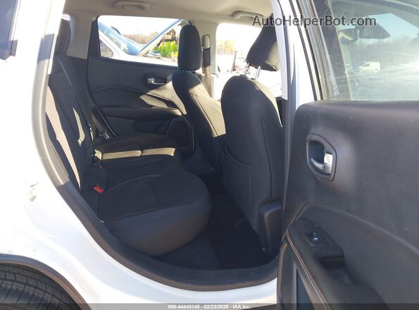 3C4NJDAB3KT846395 2019 JEEP COMPASS White VIN կոդի պիտակի տեսք