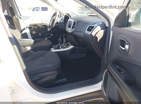3C4NJDAB3KT846395 2019 JEEP COMPASS White Սալոնի դիմացի տեսք