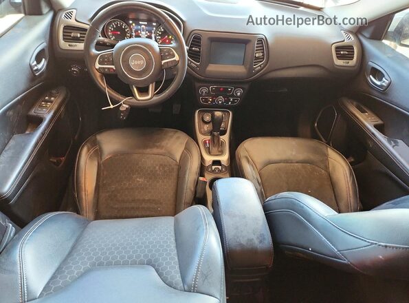 3C4NJDBB0KT650705 2019 JEEP COMPASS Белый Вид панели приборов