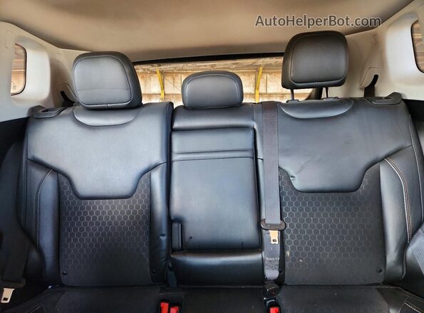 3C4NJDBB0KT650705 2019 JEEP COMPASS Белый Вид задних сидений