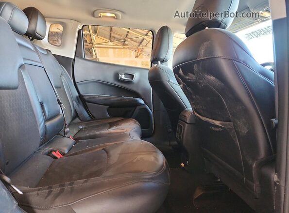 3C4NJDBB0KT650705 2019 JEEP COMPASS Белый Вид задней части салона