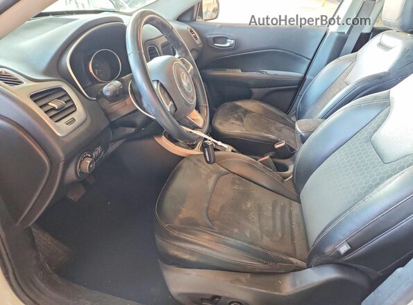 3C4NJDBB0KT650705 2019 JEEP COMPASS Белый Вид салона спереди