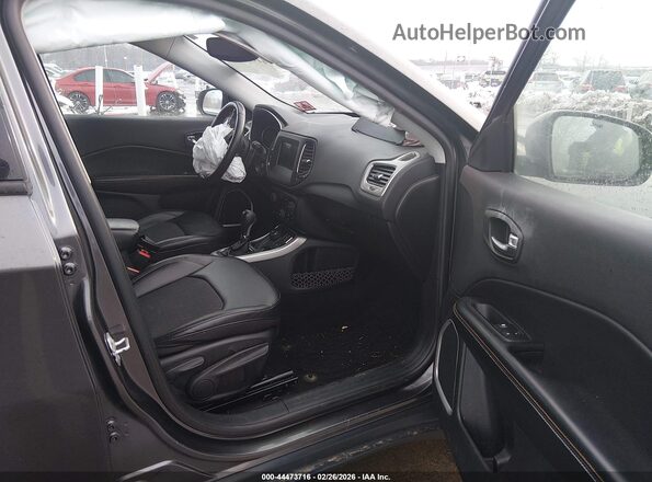3C4NJDBB5KT768118 2019 JEEP COMPASS Gray Widok wnętrza z przodu