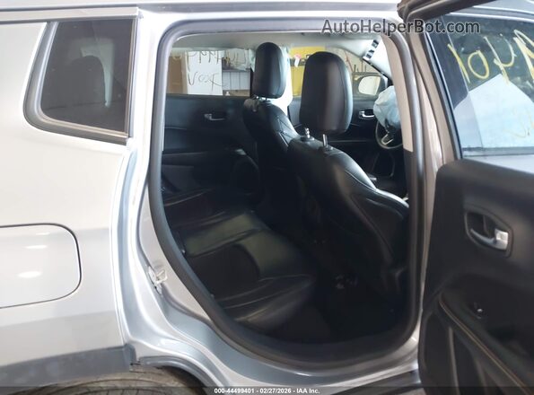 3C4NJDBB7HT597364 2017 JEEP NEW COMPASS Silver Widok naklejki z numerem VIN