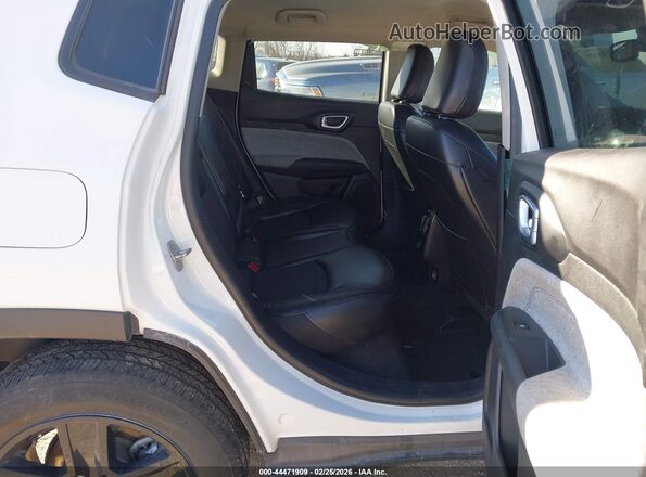 3C4NJDBB8NT219582 2022 JEEP COMPASS White Widok naklejki z numerem VIN