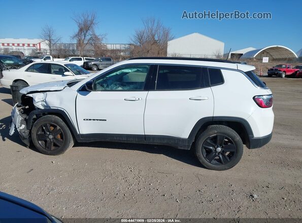 3C4NJDBB8NT219582 2022 JEEP COMPASS White Widok wnętrza 360 stopni