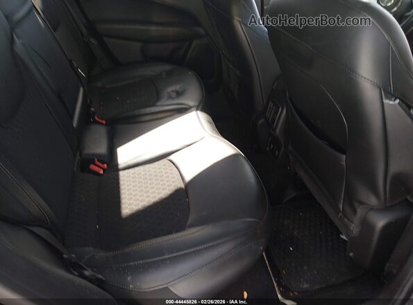 3C4NJDBB9KT847680 2019 JEEP COMPASS Black VIN կոդի պիտակի տեսք