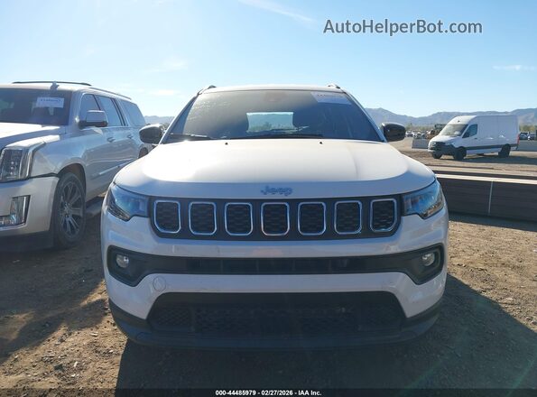 3C4NJDBN0ST611106 2025 JEEP COMPASS White Widok wnętrza z tyłu