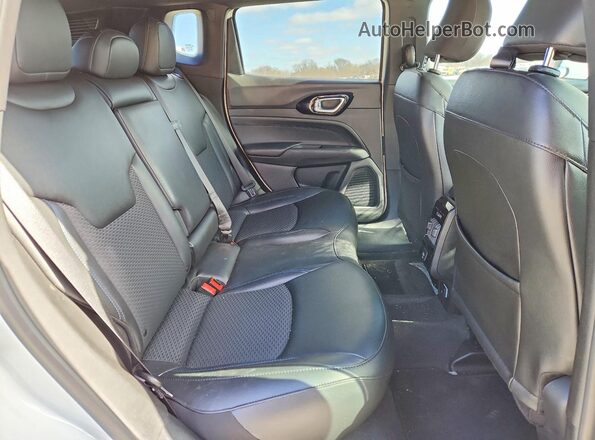 3C4NJDBN3ST516166 2025 JEEP COMPASS White Widok tylnych siedzeń
