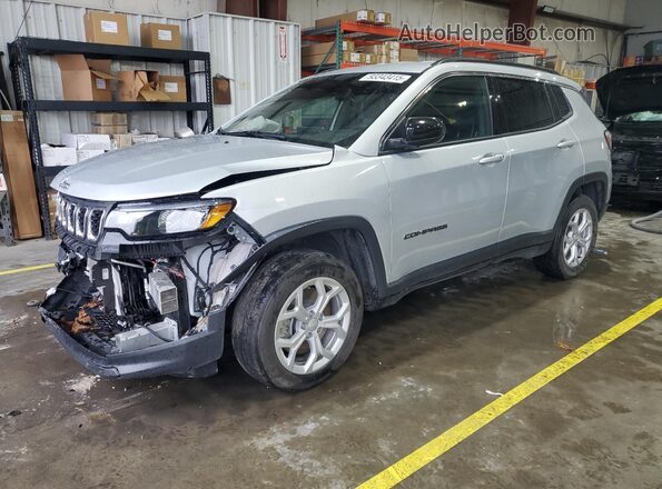 3C4NJDBN7RT147287 2024 JEEP COMPASS Silver Vista tres cuartos delantera izquierda