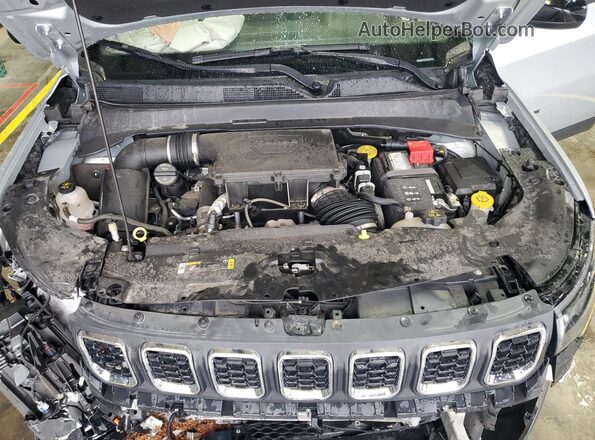 3C4NJDBN7RT147287 2024 JEEP COMPASS Silver Vista del compartimento del motor