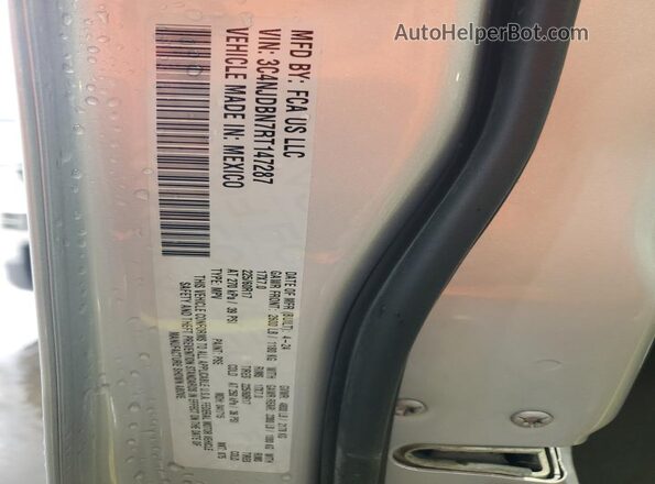 3C4NJDBN7RT147287 2024 JEEP COMPASS Silver Vista interior de 360 grados