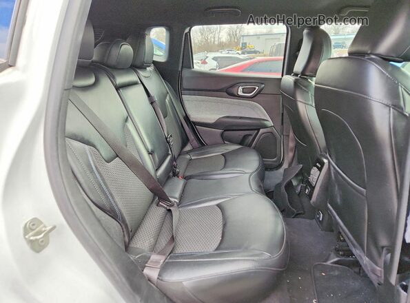 3C4NJDBN9PT561748 2023 JEEP COMPASS Белый Вид задней части салона