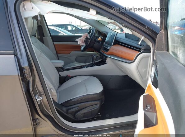 3C4NJDCB5NT159081 2022 JEEP COMPASS Gray Widok wnętrza z przodu