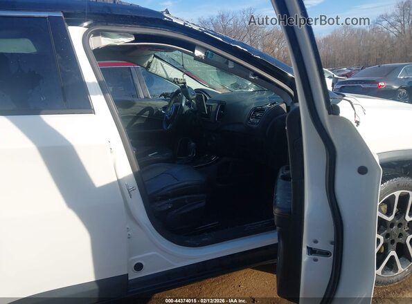 3C4NJDCB6HT632068 2017 JEEP NEW COMPASS White Вид салону спереду
