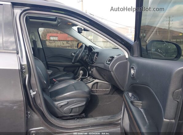 3C4NJDCB6KT656622 2019 JEEP COMPASS Gray Widok wnętrza z przodu