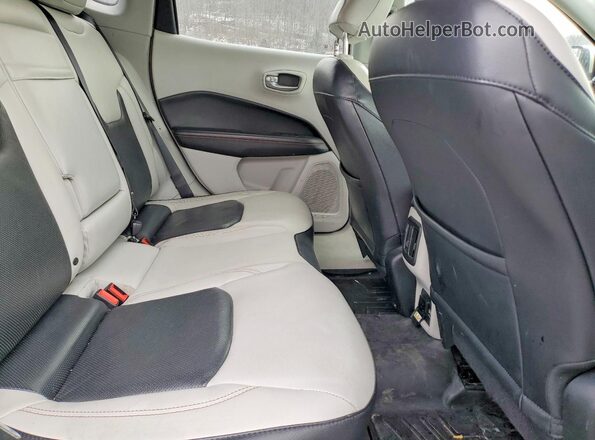 3C4NJDCB7HT671896 2017 JEEP COMPASS White Widok wnętrza z tyłu