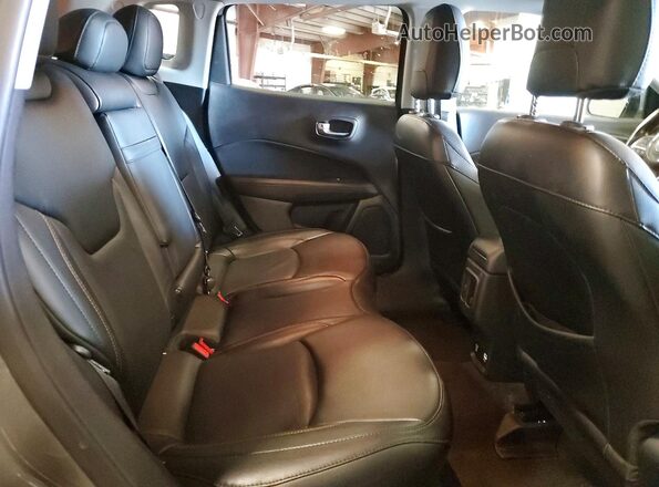 3C4NJDCB8KT673907 2019 JEEP COMPASS Silver უკანა სალონის ხედი