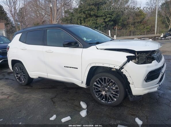 3C4NJDCB8NT159740 2022 JEEP COMPASS Белый Вид задней части салона