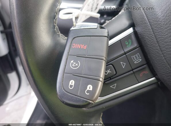 3C4NJDCB8NT159740 2022 JEEP COMPASS Белый Вид панели приборов