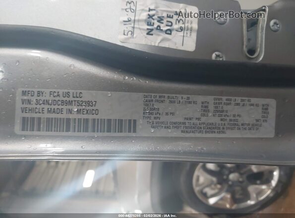3C4NJDCB9MT523937 2021 JEEP COMPASS Серебряный Вид подкапотного пространства