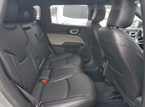3C4NJDCN2PT537581 2023 JEEP COMPASS Серебряный Вид задних сидений