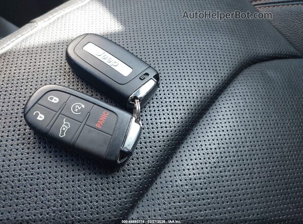 3C4NJDCN5RT583649 2024 JEEP COMPASS Gray Widok deski rozdzielczej