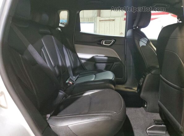 3C4NJDCN6ST605535 2025 JEEP COMPASS Silver Widok wnętrza z tyłu