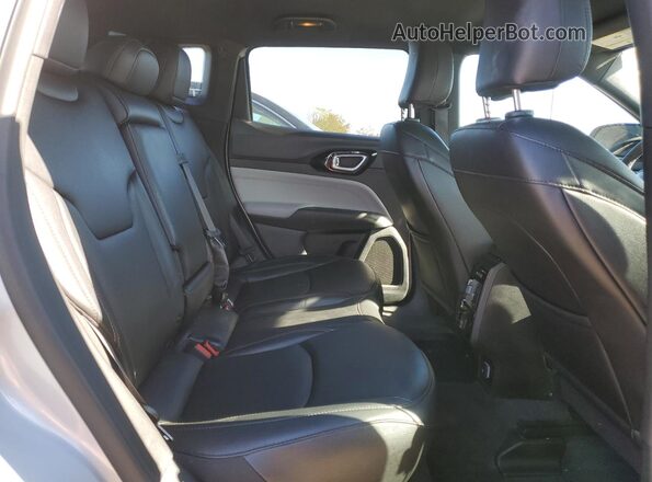 3C4NJDCN7RT142329 2024 JEEP COMPASS Серебряный Вид задней части салона