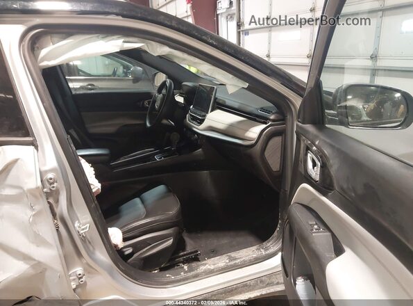 3C4NJDCN7RT151306 2024 JEEP COMPASS Silver წინა სალონის ხედი