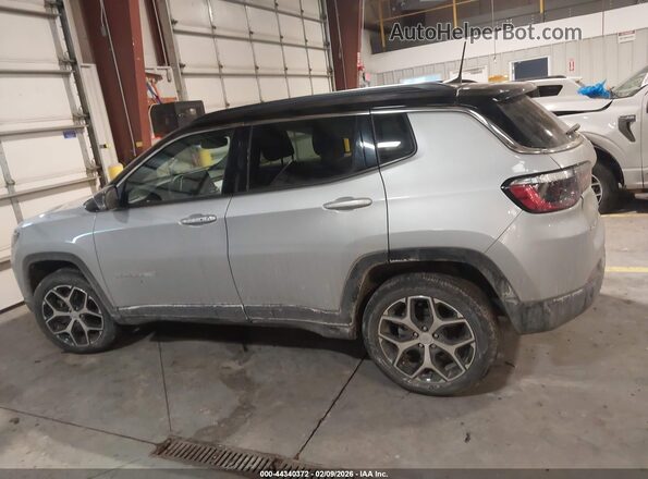 3C4NJDCN7RT151306 2024 JEEP COMPASS Silver სალონის 360-გრადუსიანი ხედი