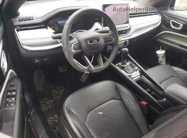 3C4NJDCN8PT539304 2023 JEEP COMPASS Черный Вид панели приборов