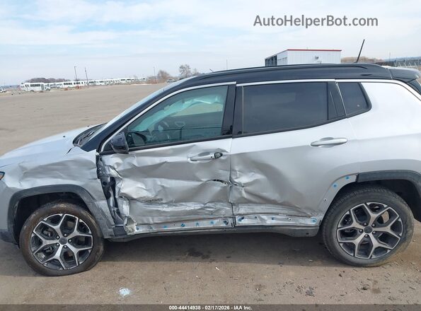 3C4NJDCN9ST537912 2025 JEEP COMPASS Silver Widok wnętrza 360 stopni