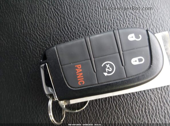 3C4NJDCN9ST537912 2025 JEEP COMPASS Silver Widok deski rozdzielczej