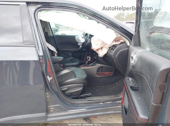 3C4NJDDB0JT424093 2018 JEEP COMPASS Gray Widok wnętrza z przodu