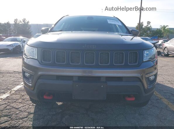 3C4NJDDB1KT670930 2019 JEEP COMPASS Коричневый Вид спереди
