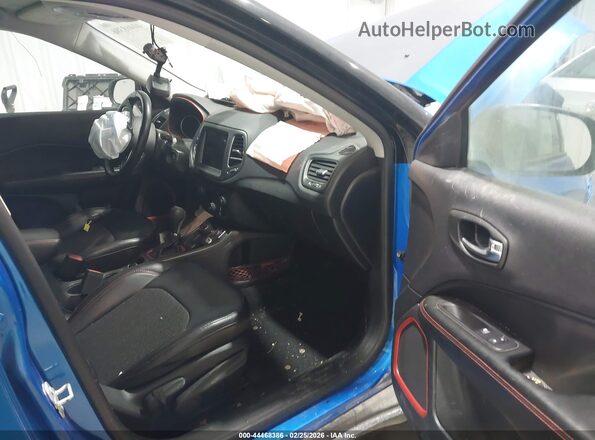 3C4NJDDB5JT485598 2018 JEEP COMPASS Синий Вид салона спереди