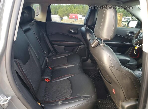 3C4NJDDB6MT590042 2021 JEEP COMPASS Gray Widok tylnych siedzeń