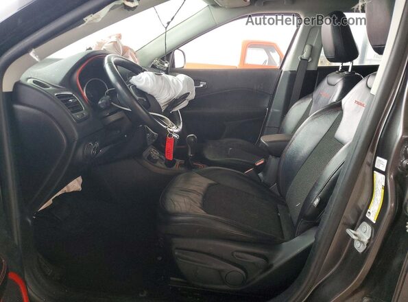 3C4NJDDB9KT771620 2019 JEEP COMPASS Серый Вид салона спереди