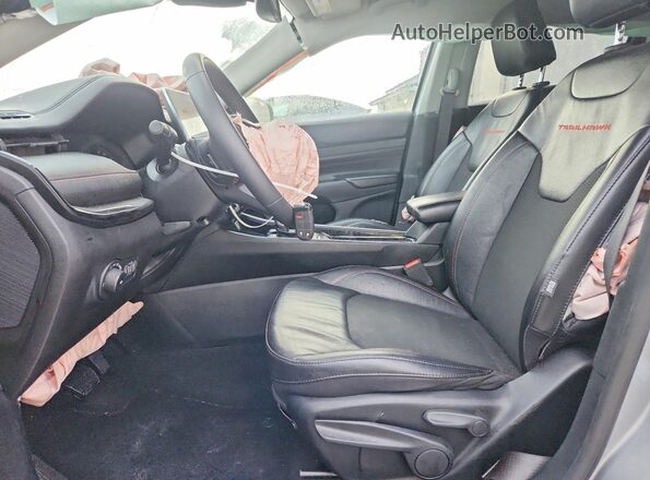 3C4NJDDBXNT101305 2022 JEEP COMPASS Серебряный Вид салона спереди