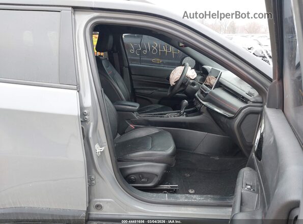 3C4NJDDN3RT581784 2024 JEEP COMPASS Серый Вид салона спереди