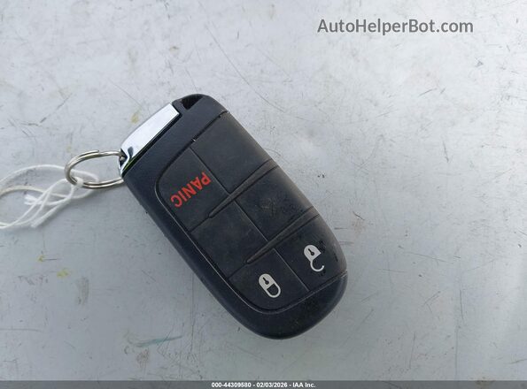 3C4NJDDN4ST522121 2025 JEEP COMPASS Красный Вид панели приборов